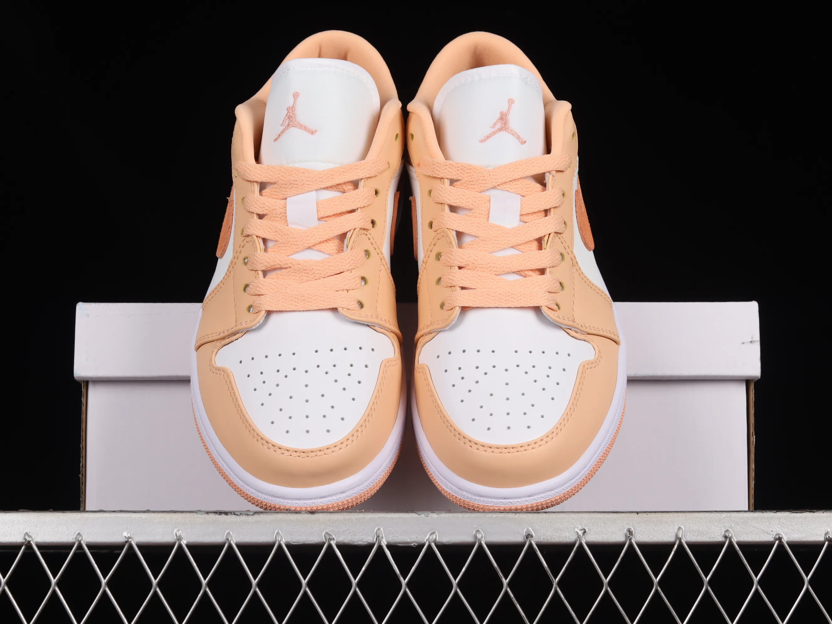 All categories Air Jordan Jordan series basketball shoes Air Jordan 1 Low Z version Air Jordan 1 Low AJ1 Joe 1 white and orange low-top cultural and leisure sports sneakers DC0774-801